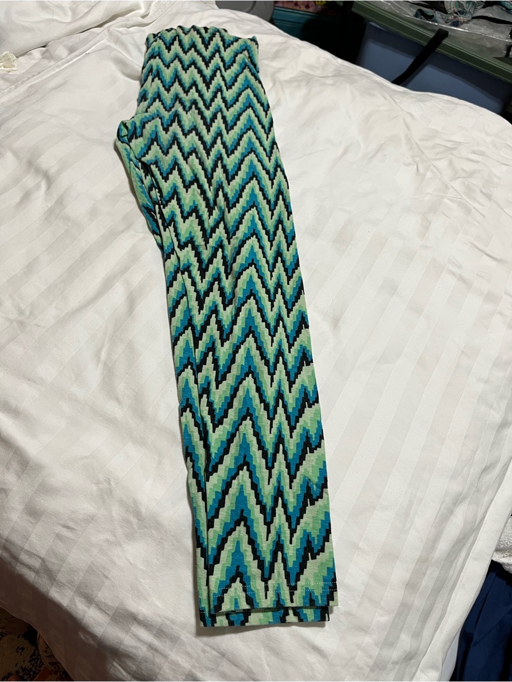 Rue21 Chevron Zigzag Leggings in Teal, Navy & Mint
14-05